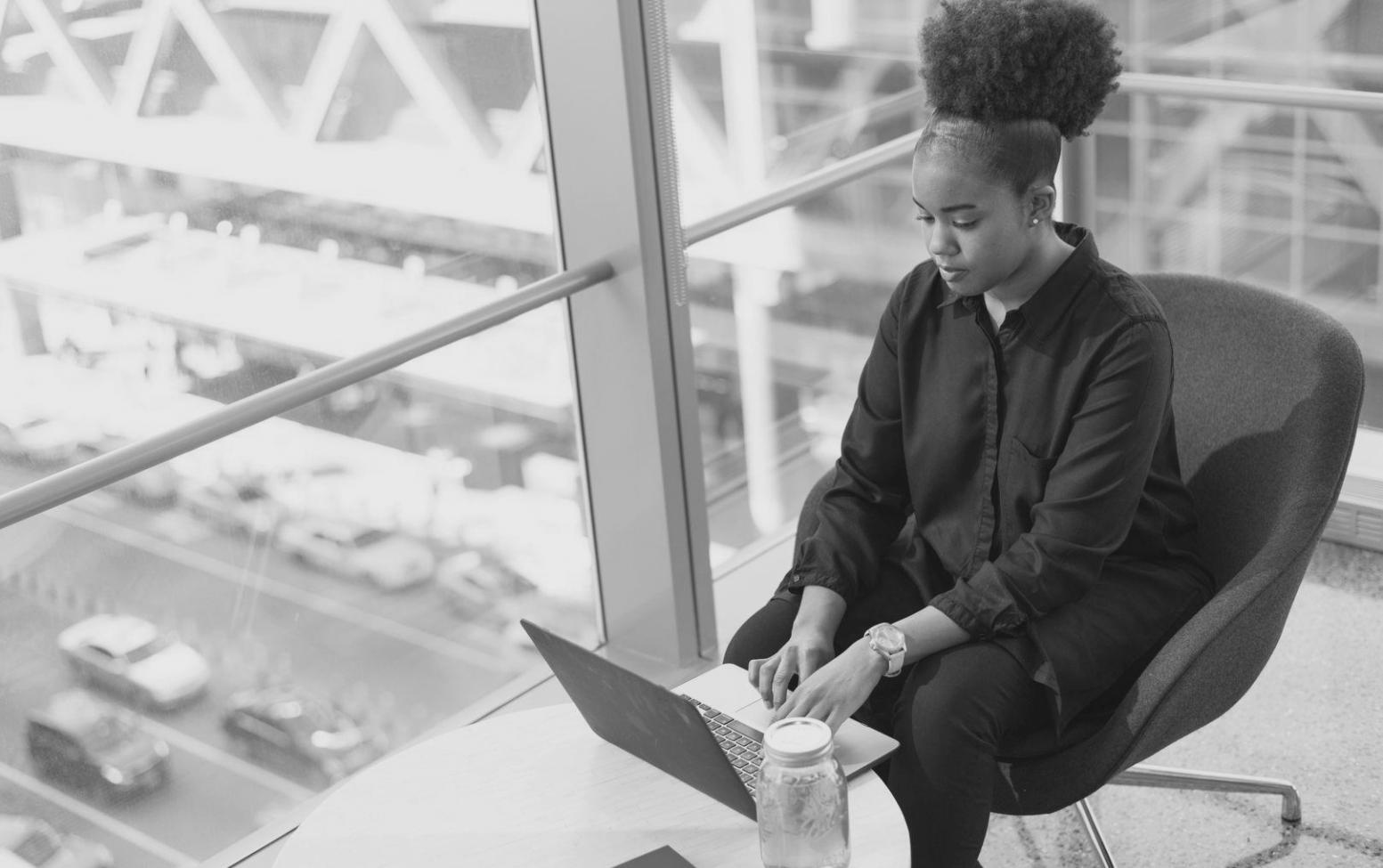 Professional financial reporting workspace with documents and analysis tools